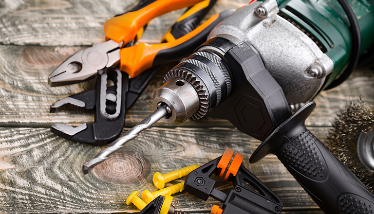 A woman with a shirt that reads (ask me, I’m a scientist)